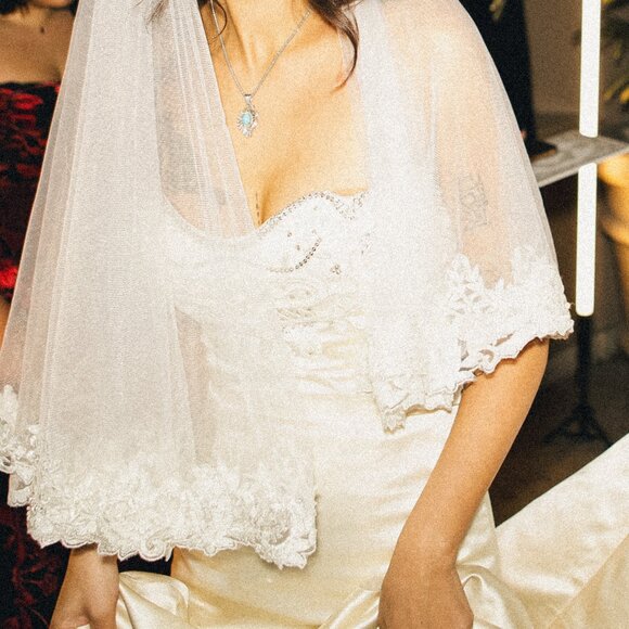 Reem Acra Wedding Dress - Picture 3 of 4